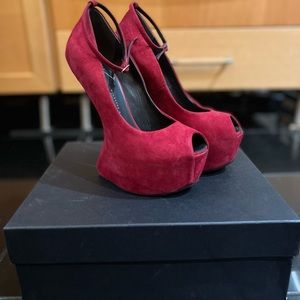 Giuseppi Zanotti Curve Jem Suede Pumps